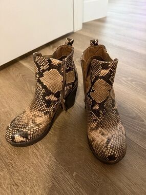 Women’s Snake-Print Ankle Boots in Tan and Black
